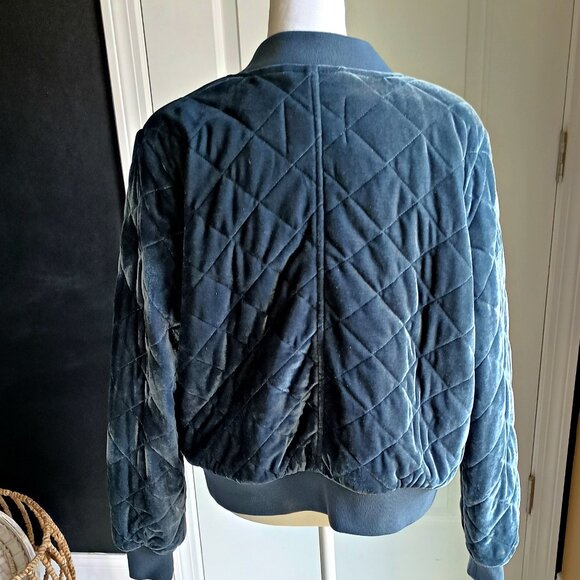 NWOT! BEAUTIFUL VELVET QUILTED BOMBER JACKET - Picture 3 of 5